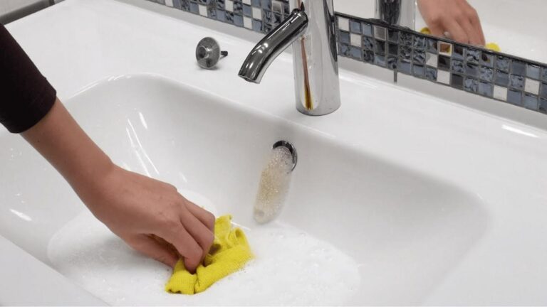 This simple trick will make your drain shine like new in just seconds…