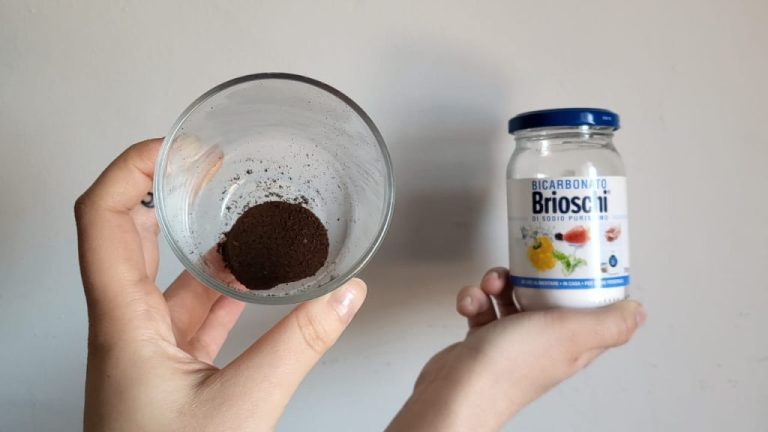 Mixing Coffee Grounds and Baking Soda: You Won’t Believe the Result!
