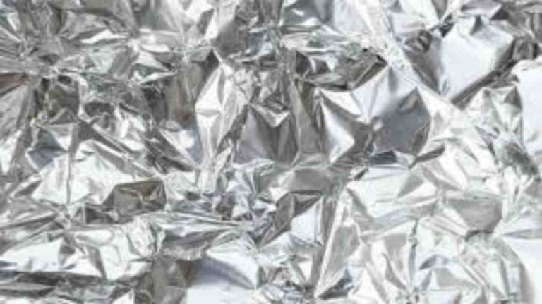 Cover Your Balcony Railing with Foil: A Simple Solution for a Common Issue