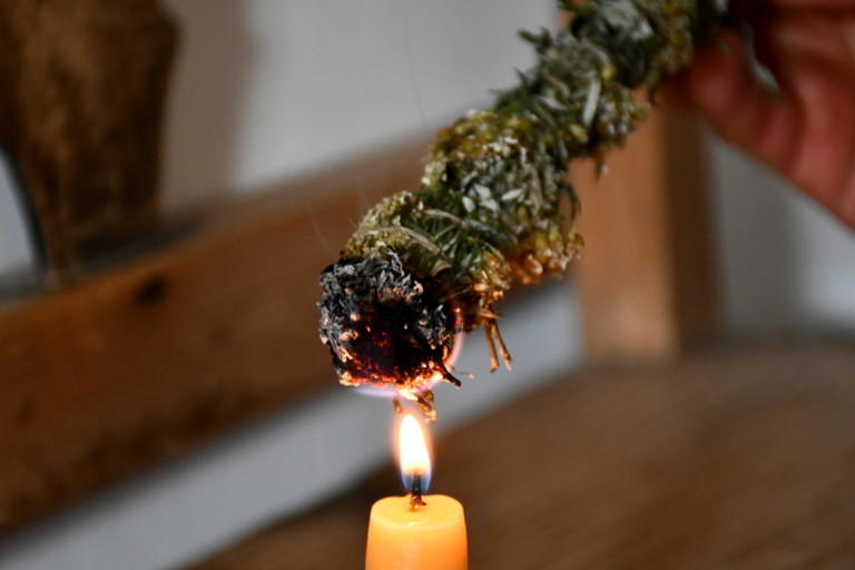 6 Benefits of Smudging Your Home with DIY Wildcrafted Smudge Sticks